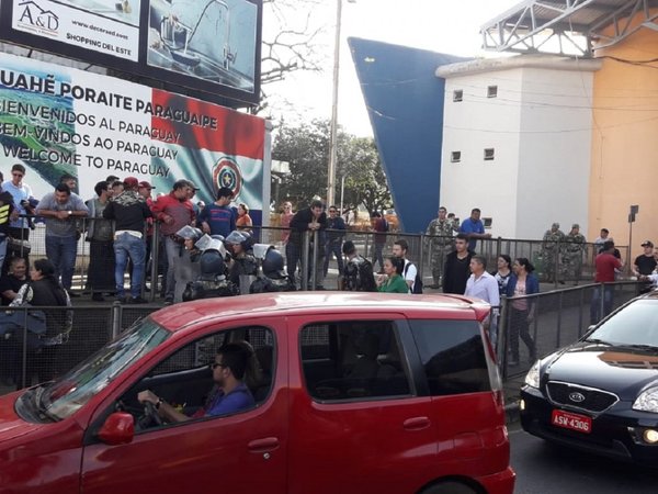 Militar hiere con balín de goma a joven en Puente de la Amistad