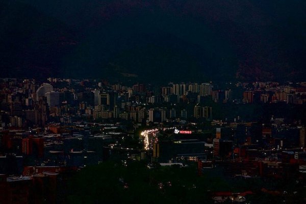 Un nuevo apagón deja sin luz a gran parte de Venezuela » Ñanduti