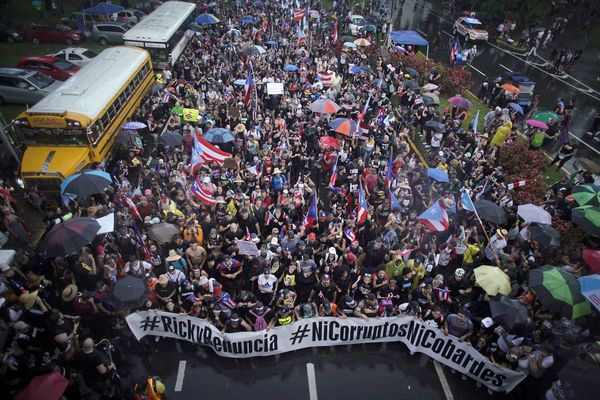 Piden salida de jefe de Puerto Rico