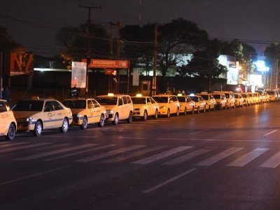 Taxistas comienzan a movilizarse contra MUV y Uber