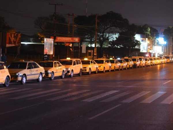 Taxistas comienzan a movilizarse contra MUV y Uber