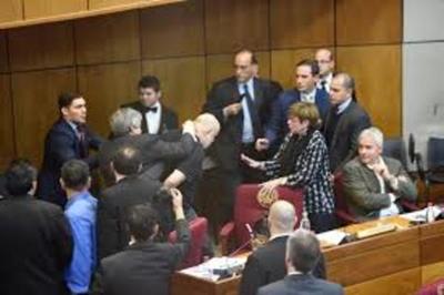 En sesión extra, Cámara de Senadores analizará sanciones para Riera y Cubas - .::RADIO NACIONAL::.