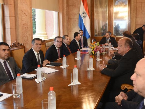 Ejecutivo restringe nombramientos y contrataciones de funcionarios