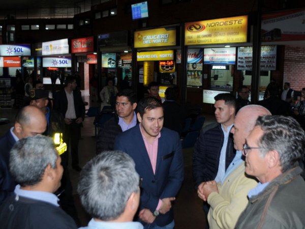 Tras toma de terminal, denuncian por extorsión al intendente de CDE