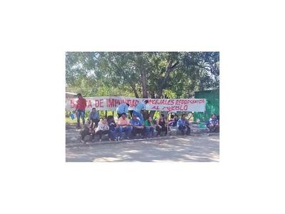 Chaqueños protestan  contra  intendente de Fuerte Olimpo