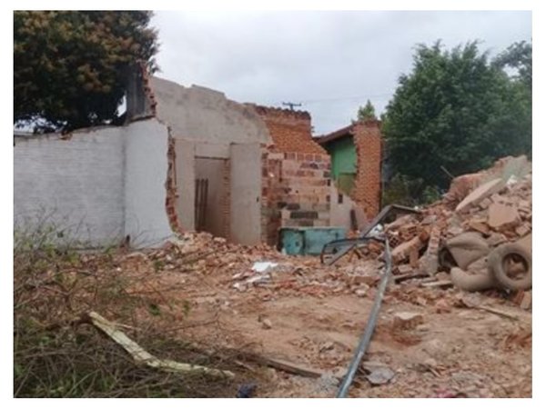 Tractor de la muni de San Lorenzo echó una cocina por accidente