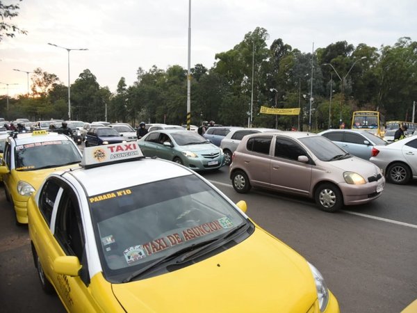 MUV rechaza exigencias de taxistas: "Ni ellos respetan eso"