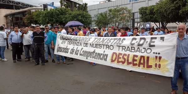 Taxistas del Este inician nueva protesta con cierre de rutas