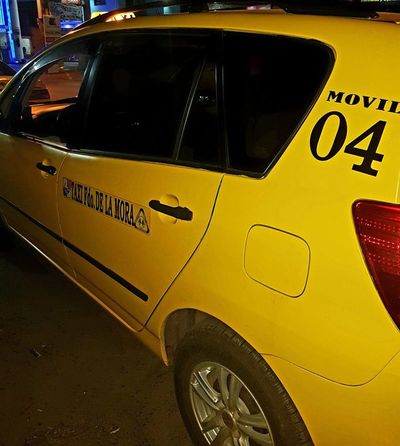 Taxista no se suma a movilización y ofrece precios promocionales