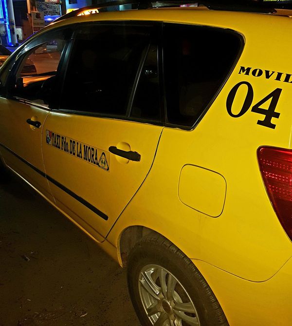 Taxista no se suma a movilización y ofrece precios promocionales