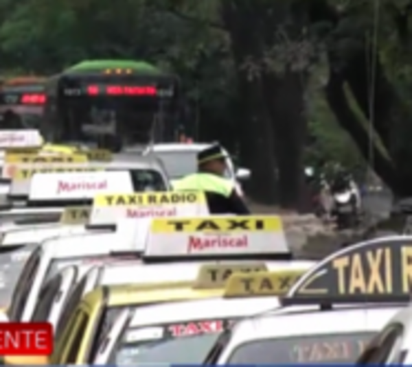 Taxistas cierran avenida Mariscal López - Paraguay.com