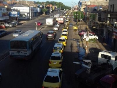 A pesar de movilización de taxistas, reportaron tránsito normal a primera hora - .::RADIO NACIONAL::.