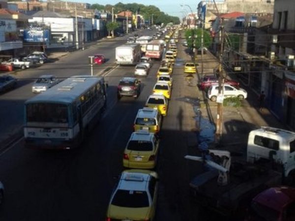 A pesar de movilización de taxistas, reportaron tránsito normal a primera hora - .::RADIO NACIONAL::.