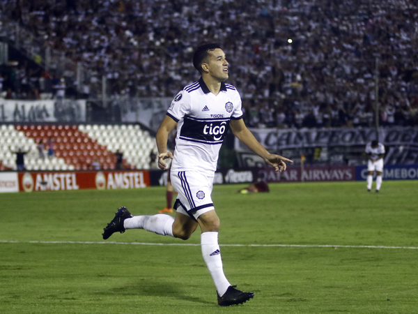 Olimpia lleva la iniciativa ante Liga de Quito