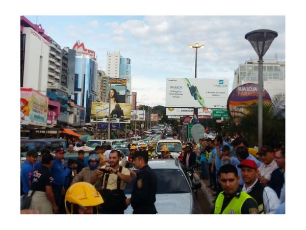 Taxistas de Alto Paraná y Canindeyú se suman a la manifestación