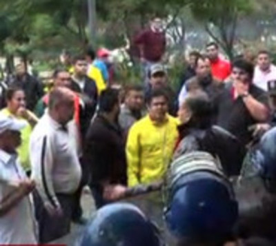 Taxistas pretendieron tomar la Municipalidad de Asunción - Paraguay.com