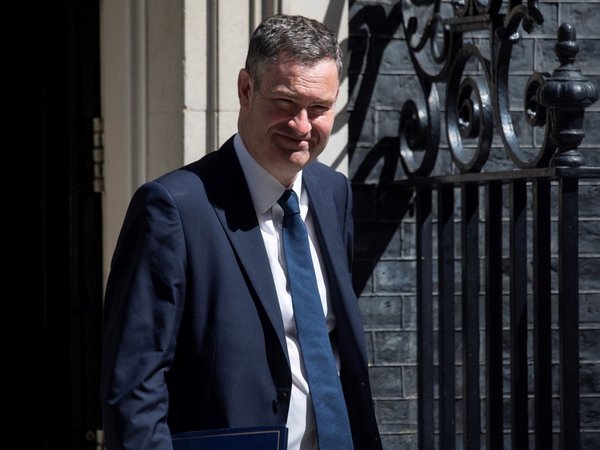 Ministro británico dimite por la elección de Boris Johnson