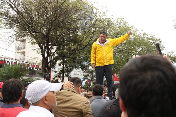 Morales va contra concejales, dice que buscan entregar paradas de taxi a Uber-MUV