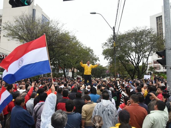 Arístides Morales y otros taxistas son detenidos