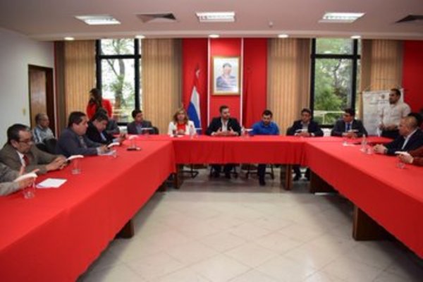 Sindicatos de Funcionarios Públicos solicitan mantener seguro médico privado - .::RADIO NACIONAL::.