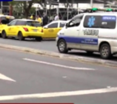 ¡Criminal! Ni ambulancias dejaron pasar los taxistas - Paraguay.com