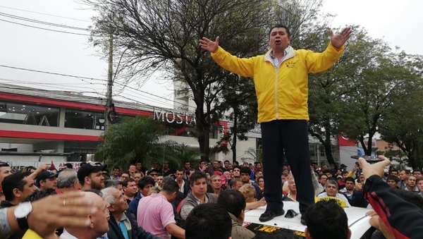 Concejal interviene luego de violenta represión