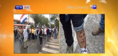 Varios periodistas agredidos y heridos tras manifestación de taxistas | Noticias Paraguay