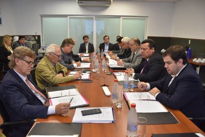 EBY formaliza adjudicación de obras para maquinización del brazo Aña Cuá - ADN Paraguayo