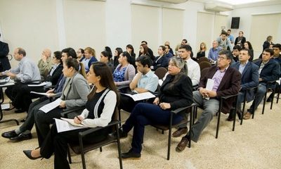 Capacitan a funcionarios dependientes de la Dirección de Partidos y Movimientos Políticos
