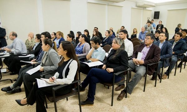 Capacitan a funcionarios dependientes de la Dirección de Partidos y Movimientos Políticos