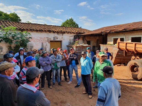 Humildes cuadrilleros municipales no cobran sus salarios