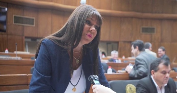 Diputada Amarilla solicita destitución de tres colegas