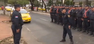 Taxistas despejan parcialmente la avenida Mariscal López