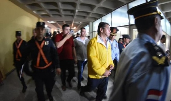 Imputan a taxistas por perturbación a la paz pública y resistencia