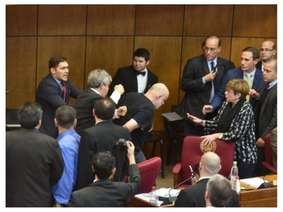 Senado decide suspender a Payo Cubas y Enrique Riera