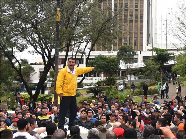 Ser líder de taxistas lo llevó a conseguir cargos políticos
