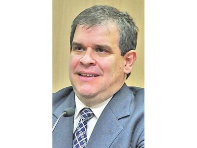 Analista advierte incoherencia del BCP para dinamizar la economía