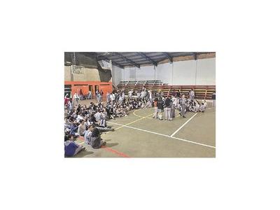 Exigen salida de directora de colegio España de San Lorenzo