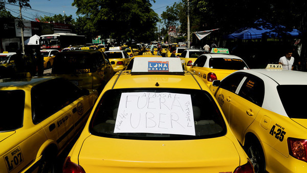 Taxistas abandonan momentáneamente la "carpa de la resistencia" - ADN Paraguayo