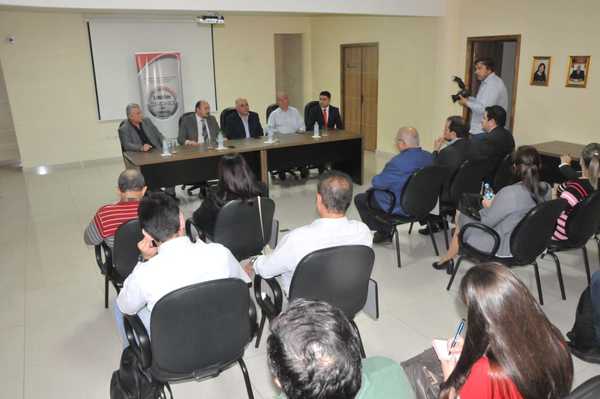 Empresarios analizan medidas para reactivar el comercio en la frontera