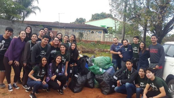 Dos grupos juveniles culminaron campaña "Abrigar es Amar" | San Lorenzo Py