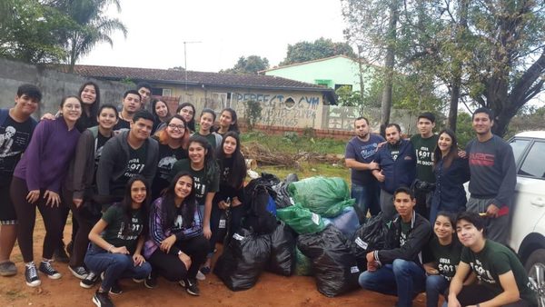 Dos grupos juveniles culminaron campaña "Abrigar es Amar" | San Lorenzo Py