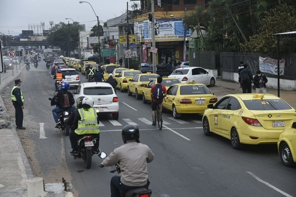Taxistas desconvocan movilización para este miércoles