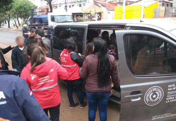 Rescatan a 23 personas en patio baldío cercano a la Terminal