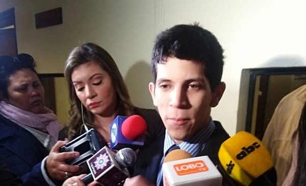 HOY / Jóvenes liberales piden pérdida de investidura de Celeste Amarilla