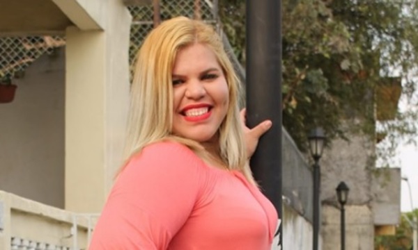 Vende frutas, verduras y sueña con ser Miss Gordita