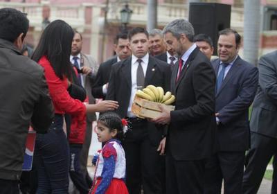 Mandatario remarca apoyo a plan de fortalecimiento de la producción de banana