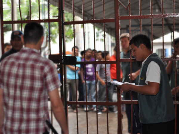 Cerca de 4 mil internos podrían abandonar los penales - Radio 1000 AM