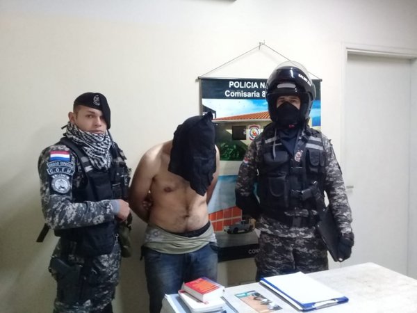 Detienen a joven que portaba arma y droga, tras una persecución