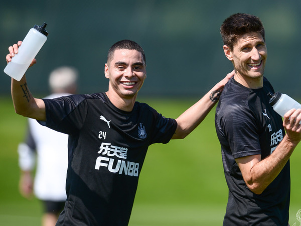 Miguel Almirón se acopla al plantel de Newcastle